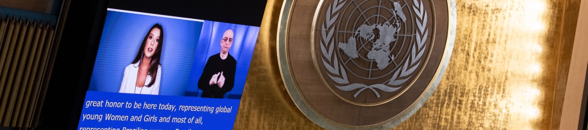 Renata Koch Alvarenga's cover banner