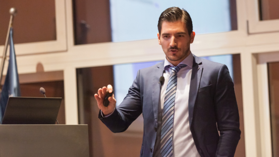 What Is a Keynote Speaker and How to Find the Best One