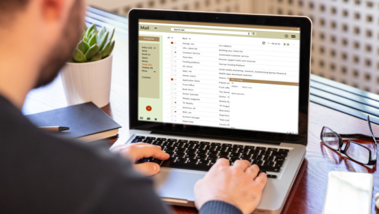 How Innovative Email Layouts Set the Tone for Effective Leadership
