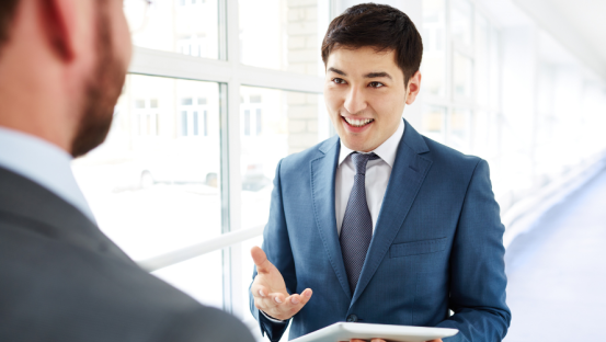 6 Public Speaking Skills That Help You Negotiate With Confidence